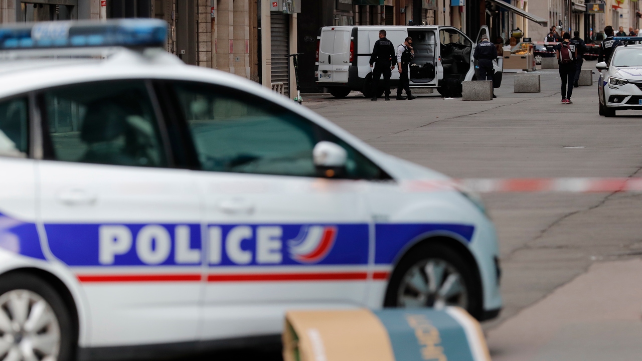Un hombre hiere a dos niñas de 6 y 11 años con un cuchillo en las proximidades de un colegio en Francia