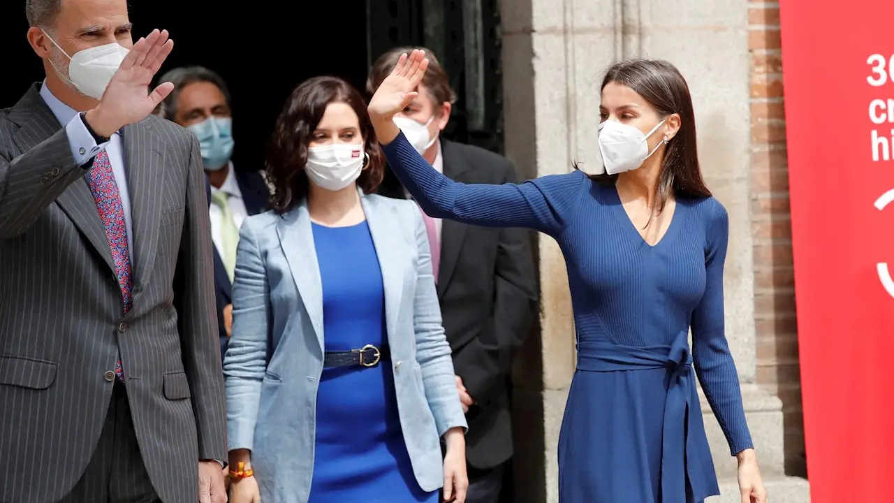 Los reyes acompañados por la presidenta de la Comunidad de Madrid, Isabel Díaz Ayuso Los reyes acompañados por la presidenta de la Comunidad de Madrid, Isabel Díaz Ayuso