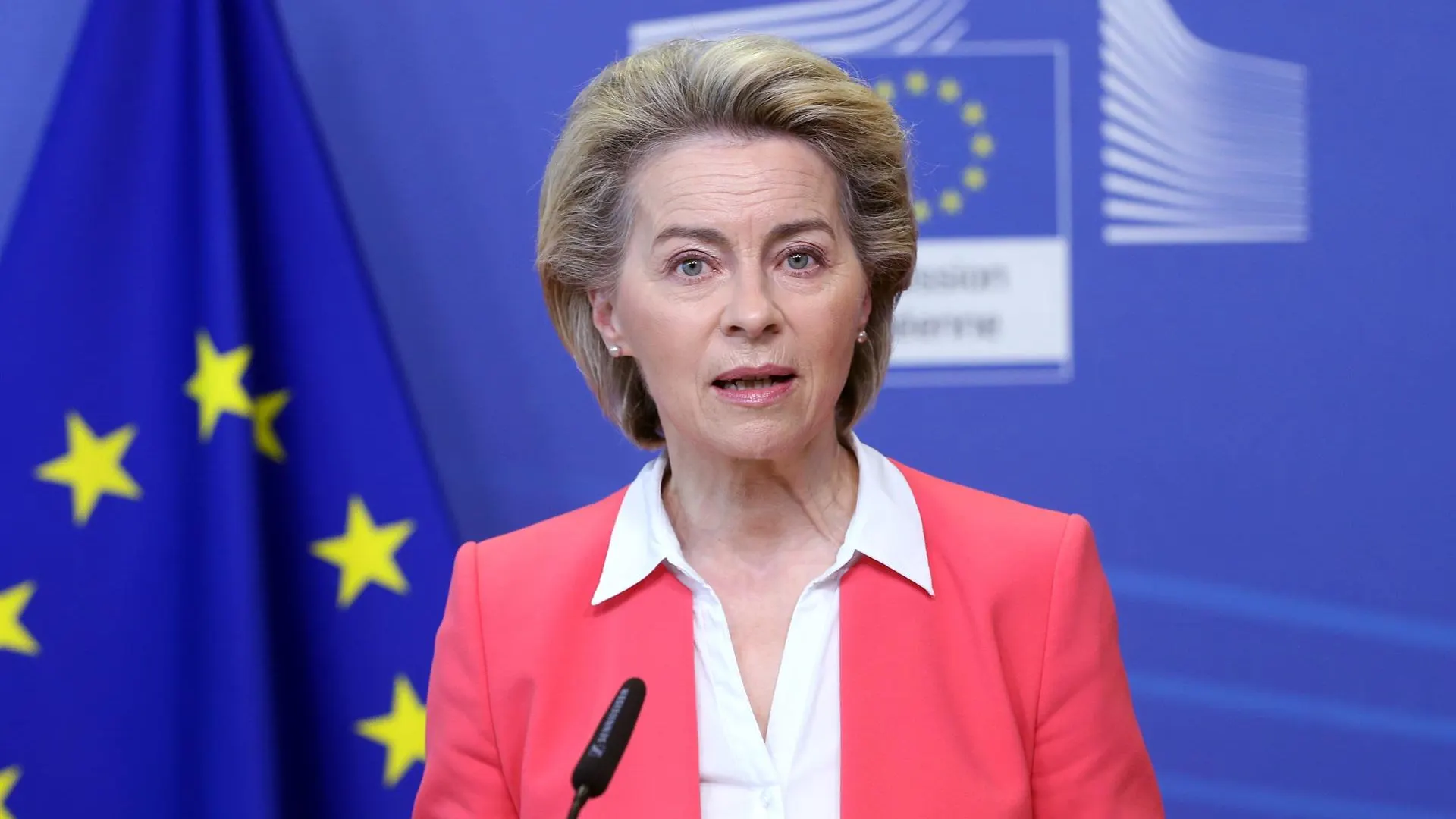 La Uni&oacute;n Europea cierra la mayor compra de vacunas del mundo con Pfizer