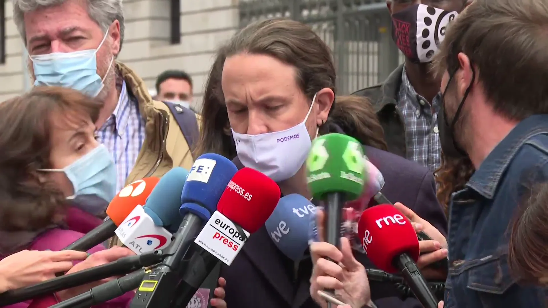 Pablo Iglesias carga contra Vox: "Si me pegan un tiro o me ponen una bomba dirán que me aprovecho" Pablo Iglesias carga contra Vox: "Si me pegan un tiro o me ponen una bomba dirán que me aprovecho"