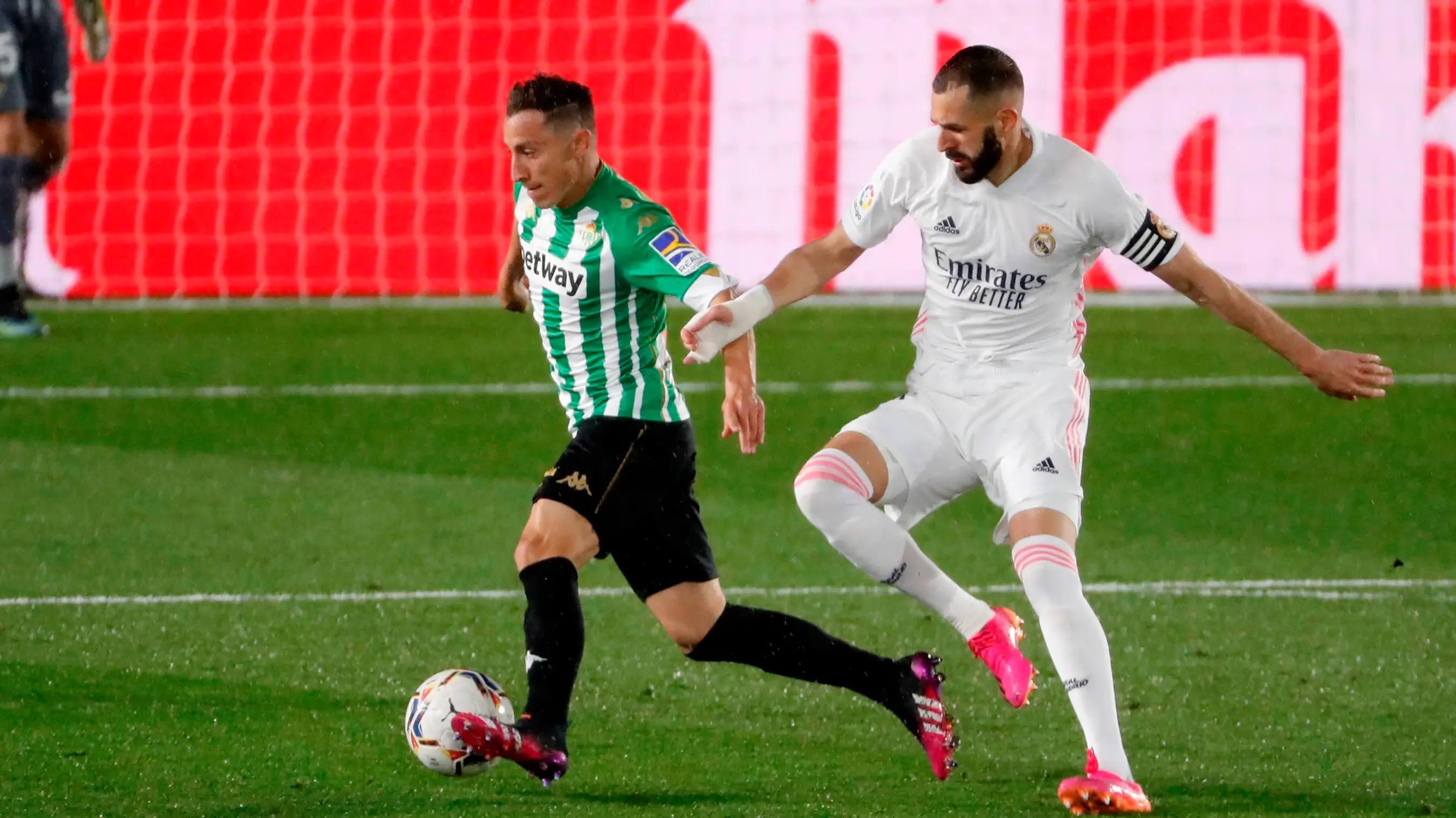 Un Real Madrid sin ideas se deja dos puntos ante el Betis y pierde comba en la Liga