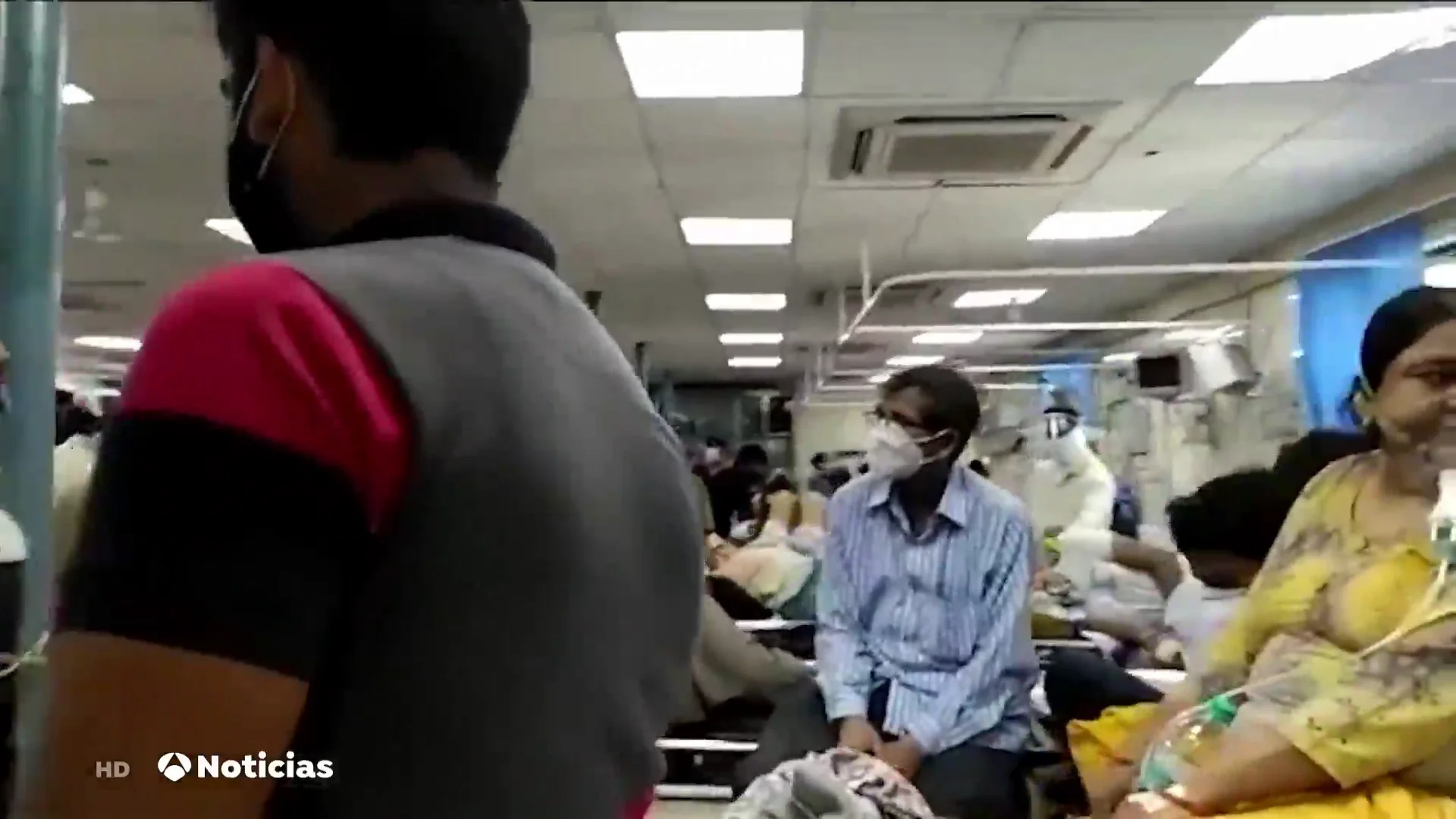 India recibe 500 litros de oxígenos diarios de los 8.000 necesarios para que sobrevivan los pacientes de coronavirus India recibe 500 litros de oxígenos diarios de los 8.000 necesarios para que sobrevivan los pacientes de coronavirus