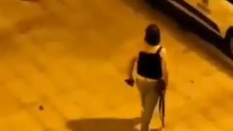 Detienen a un hombre armado con un kalashnikov y una pistola por amenazar a varios vecinos Detienen a un hombre armado con un kalashnikov y una pistola por amenazar a varios vecinos