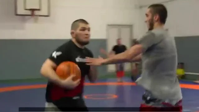 Rugball, el deporte que une rugby y baloncesto que practica Khabib Nurmagomédov Rugball, el deporte que une rugby y baloncesto que practica Khabib Nurmagomédov
