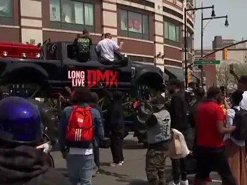 Cientos de motoristas acompaña al féretro del rapero DMX a su paso por Nueva York Cientos de motoristas acompaña al féretro del rapero DMX a su paso por Nueva York