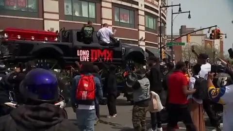 Cientos de motoristas acompaña al féretro del rapero DMX a su paso por Nueva York Cientos de motoristas acompaña al féretro del rapero DMX a su paso por Nueva York