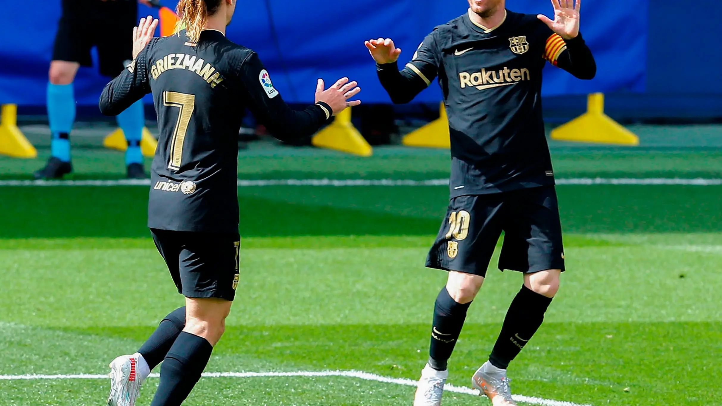 Un doblete de Griezmann permite al Barcelona ganar un duro partido ante el Villarreal Un doblete de Griezmann permite al Barcelona ganar un duro partido ante el Villarreal