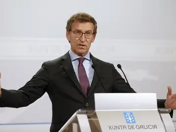 El presidente de la Xunta, Alberto Núñez Feijóo, durante la rueda de prensa que ofreció tras la reunión del consello, esta mañana en Santiago de Compostela El presidente de la Xunta, Alberto Núñez Feijóo, durante la rueda de prensa que ofreció tras la reunión del consello, esta mañana en Santiago de Compostela