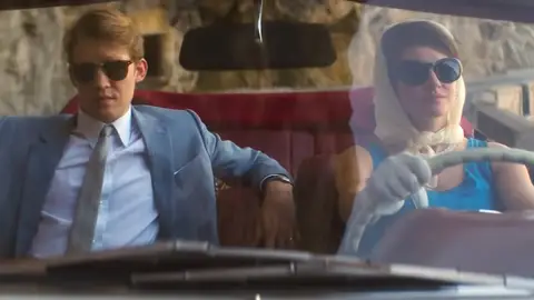 Joe Alwyn y Shailene Woodley en 'La última carta de amor' Joe Alwyn y Shailene Woodley en 'La última carta de amor'