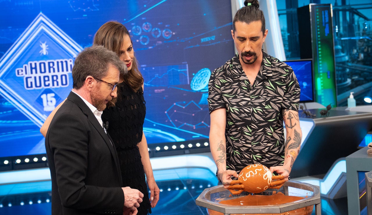 Un huevo de avestruz y barro, los protagonistas de la asombrosa ciencia de Marron Un huevo de avestruz y barro, los protagonistas de la asombrosa ciencia de Marron