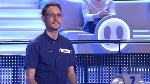 El más difícil todavía: un concursante cuenta chistes mientras hace toques con una pelota de tenis El más difícil todavía: un concursante cuenta chistes mientras hace toques con una pelota de tenis