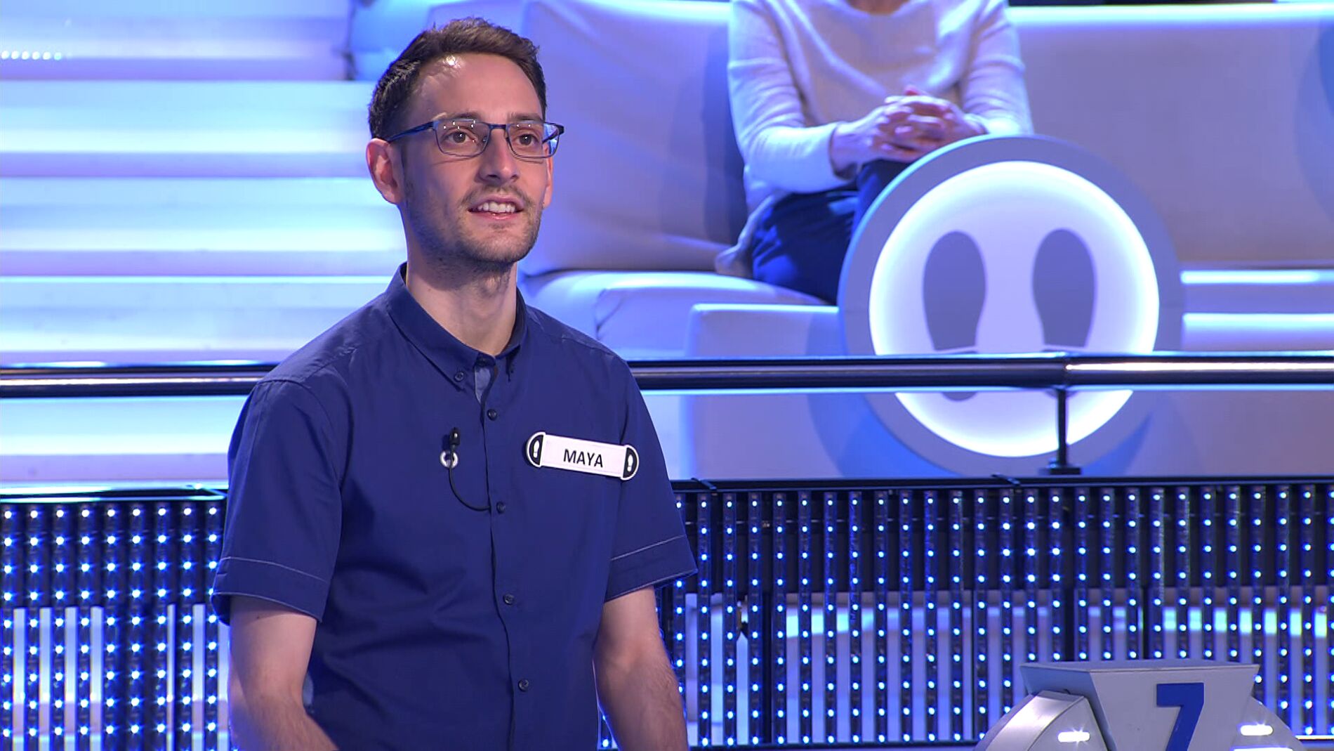 El m&aacute;s dif&iacute;cil todav&iacute;a: un concursante cuenta chistes mientras hace toques con una pelota de tenis