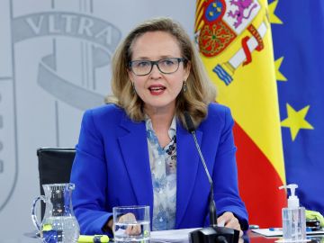 Nadia Calviño tacha ahora de "errata" la retirada de la tributación conjunta del IRPF