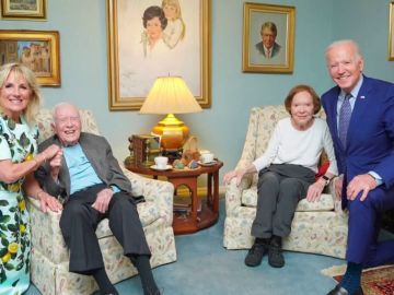 La extraña foto de Jill y Joe Biden con Jimmy Carter y su esposa que se ha vuelto viral