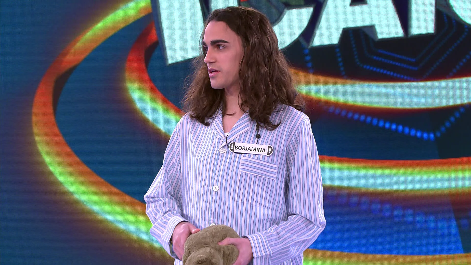¡Aparece en pijama! Borja, ya como en su casa en ‘¡Ahora caigo!’