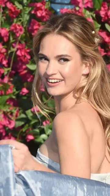 Primeras imágenes de Lily James caracterizada de Pamela Anderson Primeras imágenes de Lily James caracterizada de Pamela Anderson
