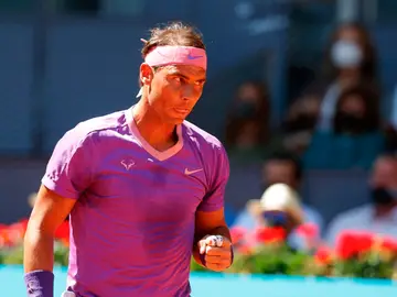 Rafa Nadal no da opciones a Carlos Alcaraz y avanza en el Mutua Madrid Open Rafa Nadal no da opciones a Carlos Alcaraz y avanza en el Mutua Madrid Open