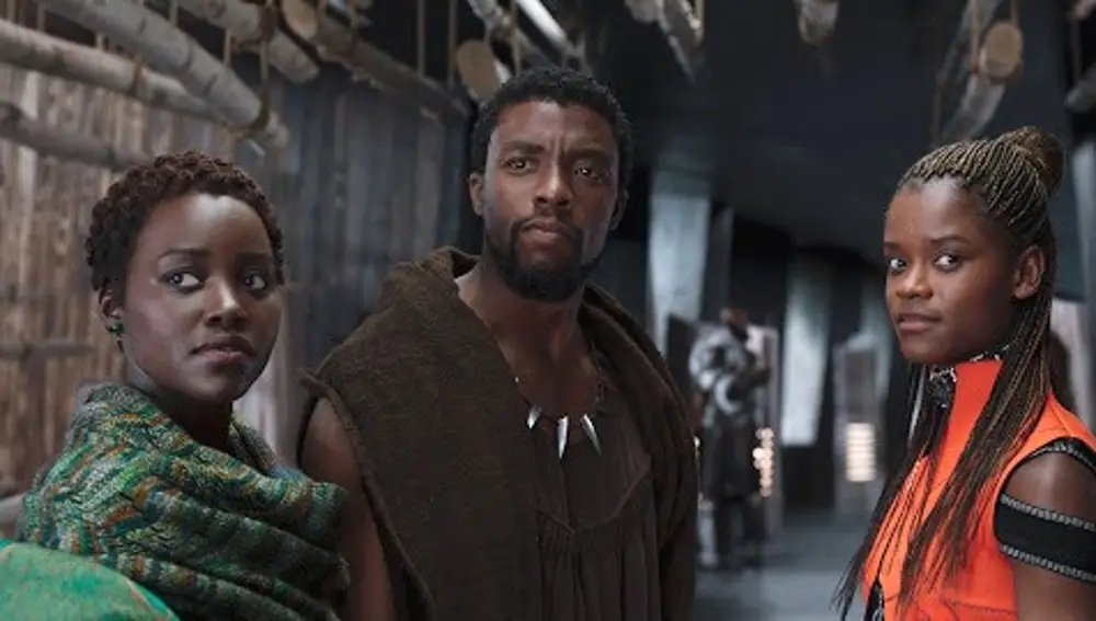 Lupita Nyong'o, Chadwick Boseman y Letitia Wright en 'Black Panther'