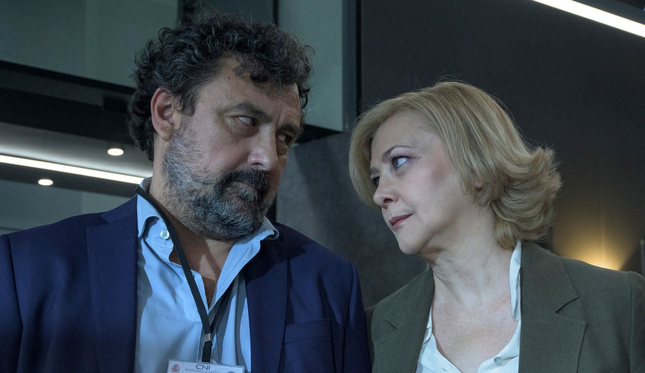 Los hombres de Paco - Capítulo 3: La carne en el asador