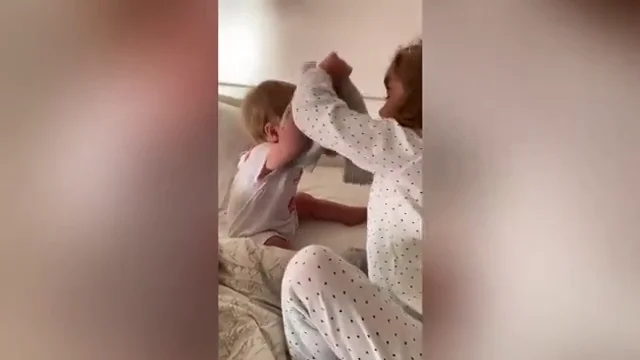 La madre de Anna y Olivia comparte un nuevo vídeo de las niñas desaparecidas La madre de Anna y Olivia comparte un nuevo vídeo de las niñas desaparecidas