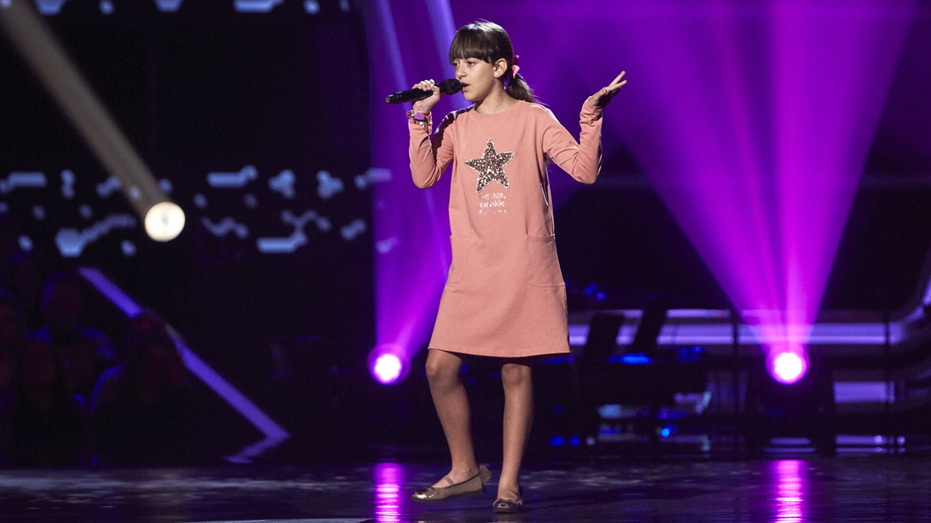 Luc&iacute;a Mart&iacute;n canta 'L&aacute;grimas negras' en las Audiciones a ciegas de 'La Voz Kids'