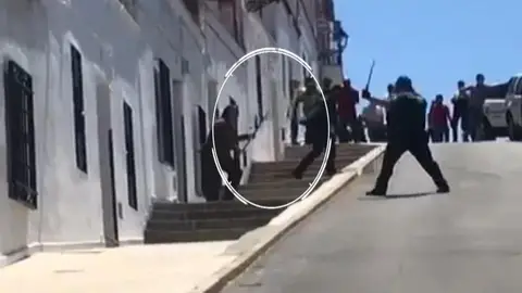 Tensa detención de un hombre acusado de asesinar a sus dos hermanos en Extremadura Tensa detención de un hombre acusado de asesinar a sus dos hermanos en Extremadura