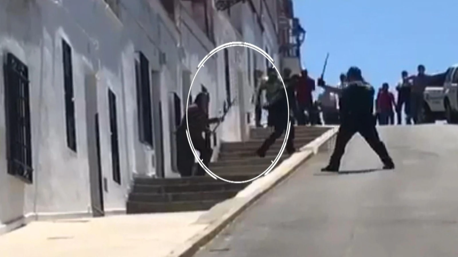 Tensa detención de un hombre acusado de asesinar a sus dos hermanos en Extremadura Tensa detención de un hombre acusado de asesinar a sus dos hermanos en Extremadura