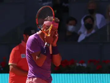 Zverev doblega a Rafa Nadal en el Mutua Madrid Open y se mete en semifinales Zverev doblega a Rafa Nadal en el Mutua Madrid Open y se mete en semifinales