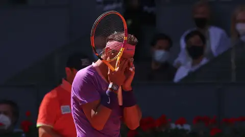 Zverev doblega a Rafa Nadal en el Mutua Madrid Open y se mete en semifinales Zverev doblega a Rafa Nadal en el Mutua Madrid Open y se mete en semifinales