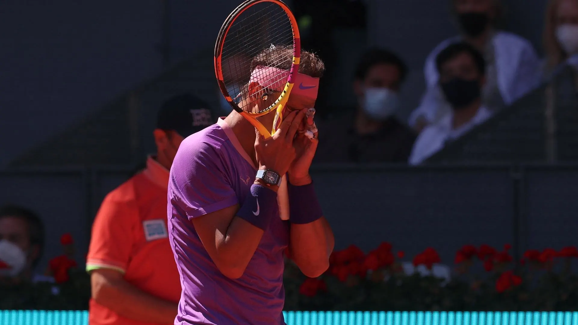Zverev doblega a Rafa Nadal en el Mutua Madrid Open y se mete en semifinales Zverev doblega a Rafa Nadal en el Mutua Madrid Open y se mete en semifinales