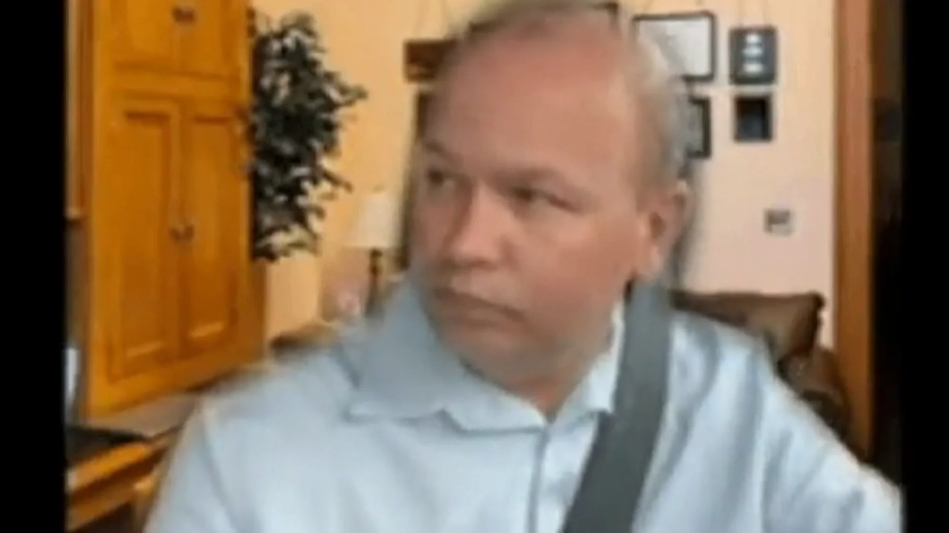 Pillan a un senador de Ohio asistiendo a una reuni&oacute;n de zoom mientras conduce