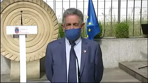 Hosteleros cántabros piden la dimisión de Revilla por saltarse sus propias restricciones Hosteleros cántabros piden la dimisión de Revilla por saltarse sus propias restricciones