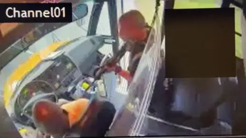 Secuestra autobús escolar Secuestra autobús escolar