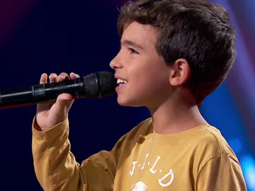 Carlos Prieto enamora cantando con Vanesa Martín y Rosario por Manzanita en 'La Voz Kids' Carlos Prieto enamora cantando con Vanesa Martín y Rosario por Manzanita en 'La Voz Kids'