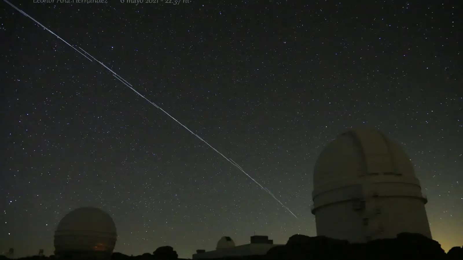 Paso de los satélites Starlink, propiedad de Elon Musk Paso de los satélites Starlink, propiedad de Elon Musk