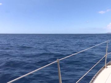Antena 3 Noticias navega por la zona en la que se encontró la barca del padre de las niñas desaparecidas en Tenerife