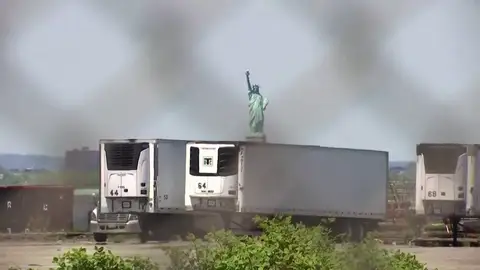 750 cuerpos de víctimas de coronavirus continúan en camiones de Nueva York a la espera de ser reclamados 750 cuerpos de víctimas de coronavirus continúan en camiones de Nueva York a la espera de ser reclamados