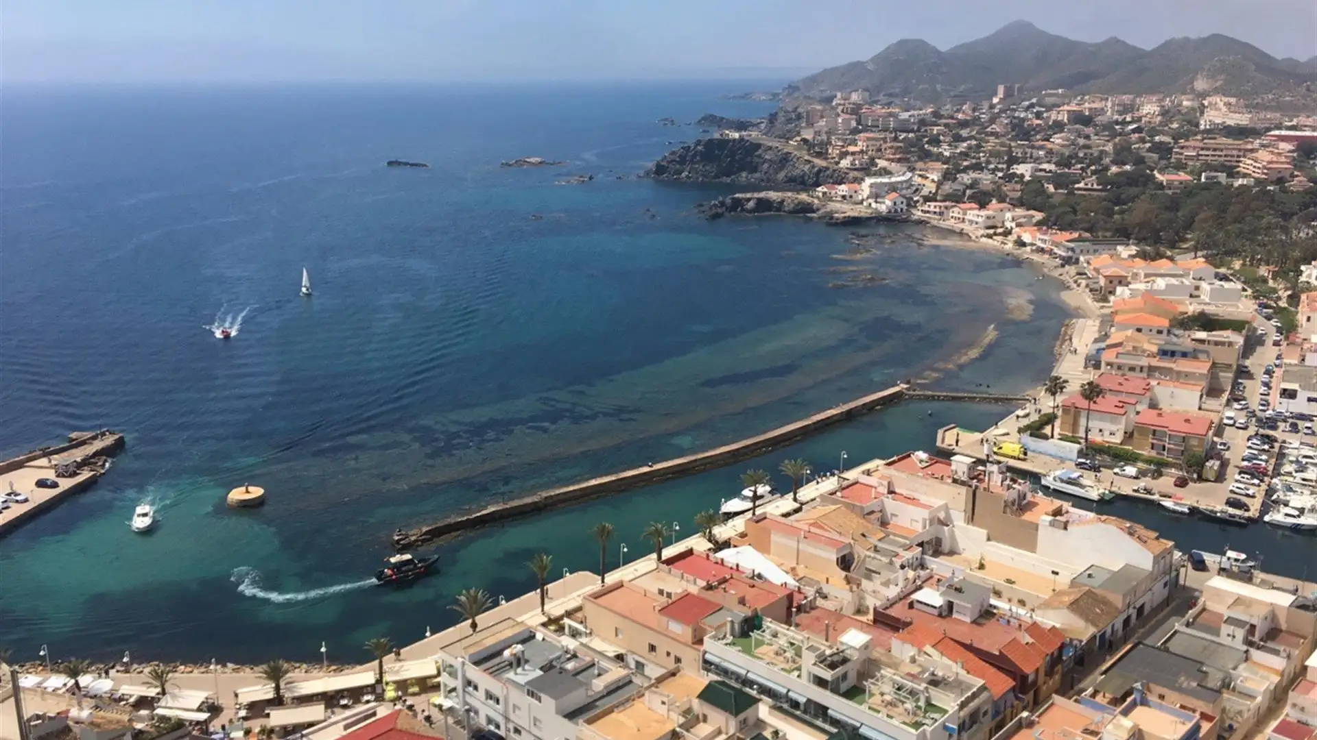 Muere el piloto de una avioneta al estrellarse contra el mar en Cartegena