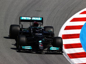 Hamilton logra su 100º pole en el Gran Premio de España, buen 6º puesto de Sainz y Alonso 10º