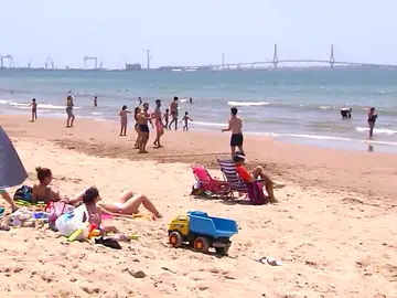 Las playas se preparan para recibir turistas con el fin del estado de alarma Las playas se preparan para recibir turistas con el fin del estado de alarma