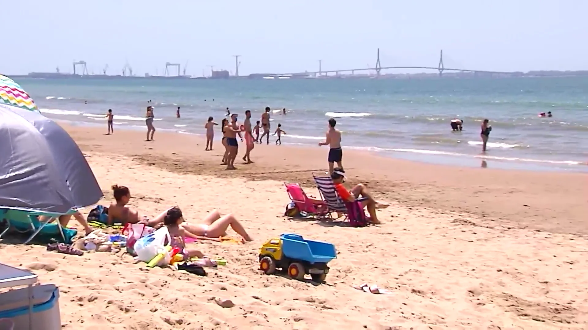 Las playas se preparan para recibir turistas con el fin del estado de alarma Las playas se preparan para recibir turistas con el fin del estado de alarma