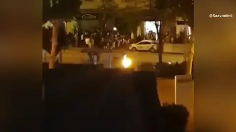 Las imágenes de un botellón en frente a un planta UCI en Madrid tras finalizar el estado de alarma Las imágenes de un botellón en frente a un planta UCI en Madrid tras finalizar el estado de alarma