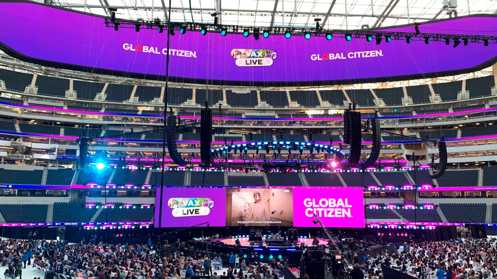 Miles de personas vacunadas asisten a su primer concierto en Estados Unidos 