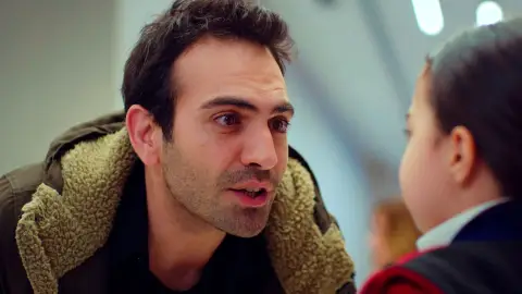 El increíble ingenio de Demir para ayudar a Öykü en su grave enfermedad 'Mi hija'