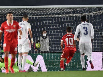 El Sevilla conquista el Di Stéfano y deja al Real Madrid lejos de la Liga