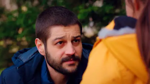 La impactante confesión de Cemal provoca un desmayo en Öykü: "Yo soy tu padre" 'Mi hija'