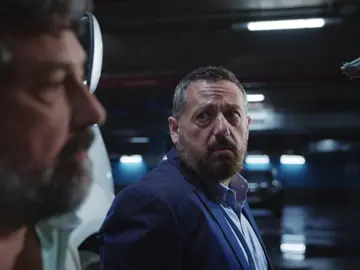 Paco y Mariano se ven involucrados en una peligrosa trama rusa Paco y Mariano se ven involucrados en una peligrosa trama rusa