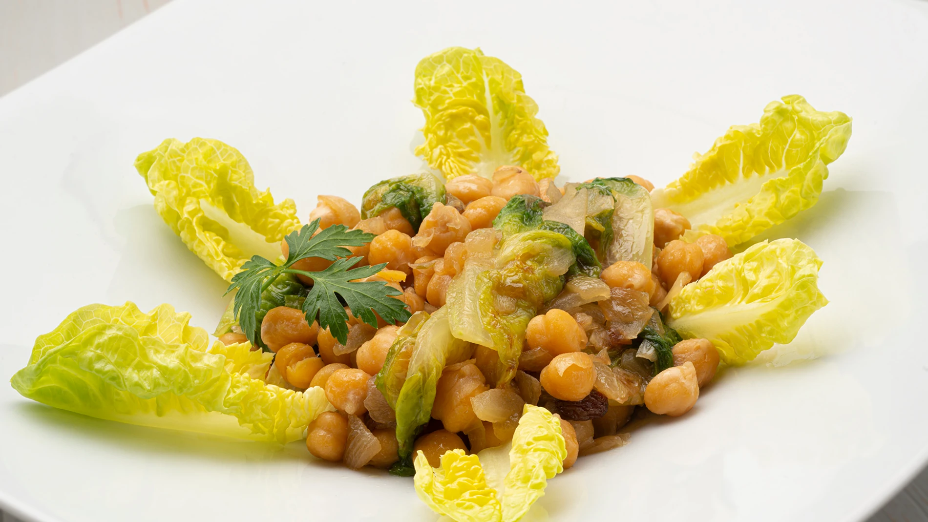 Garbanzos Con Cogollos Y Pasas Receta De Arguiñano Fácil Rápida Y Potente<script async src=
