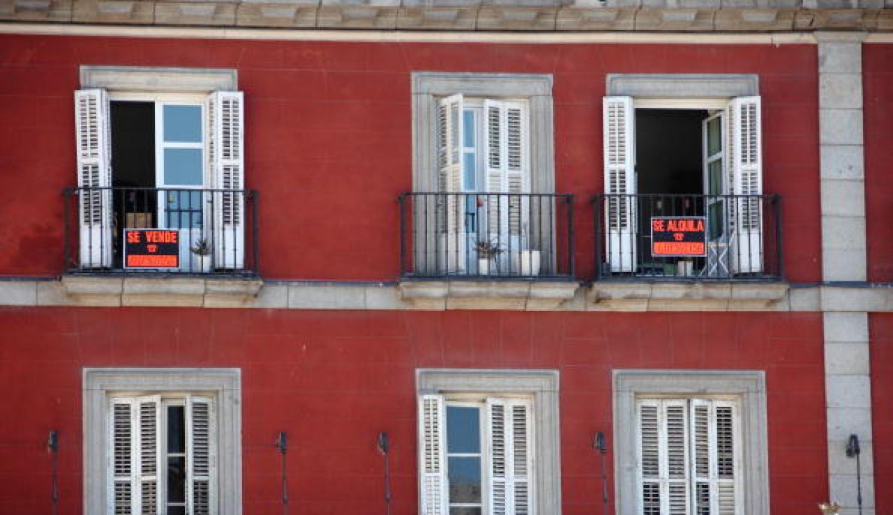 Vivienda con el cartel de 'Se vende'