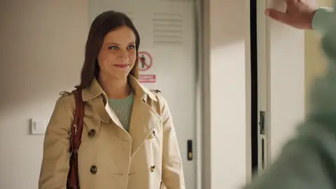 Sara visita a Paco con una mala noticia sobre Lola Sara visita a Paco con una mala noticia sobre Lola